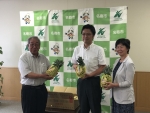 台湾パイナップルを名寄市へ寄贈